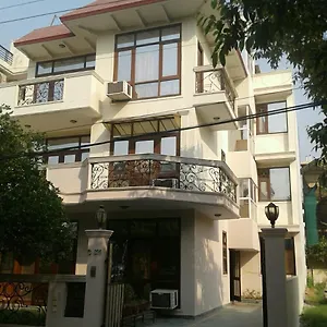  Guest house Pamposh Guest House,